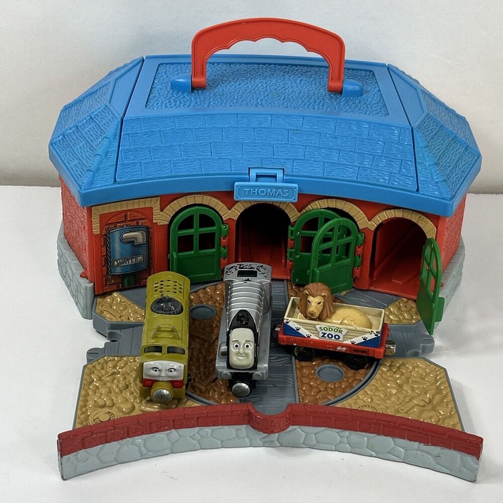 Thomas & Friends Roundhouse Station Sodor Lion Diesel Spencer Sound Light READ